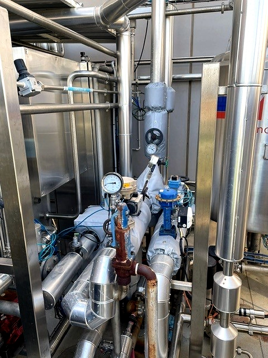 Thermal jackets fitted to pipework and valves in a confined industrial process area